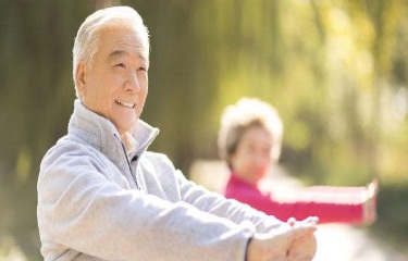 推進(jìn)醫(yī)養(yǎng)結(jié)合，加快老齡事業(yè)和產(chǎn)業(yè)發(fā)展