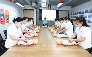 女性如何考育嬰師證呢？育嬰師證考取需要什么條件？