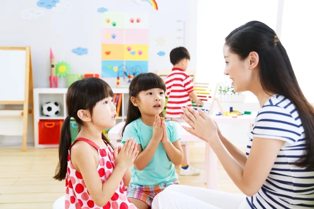 如何讓寶寶愛上讀繪本？聽聽早教育嬰師怎么說！