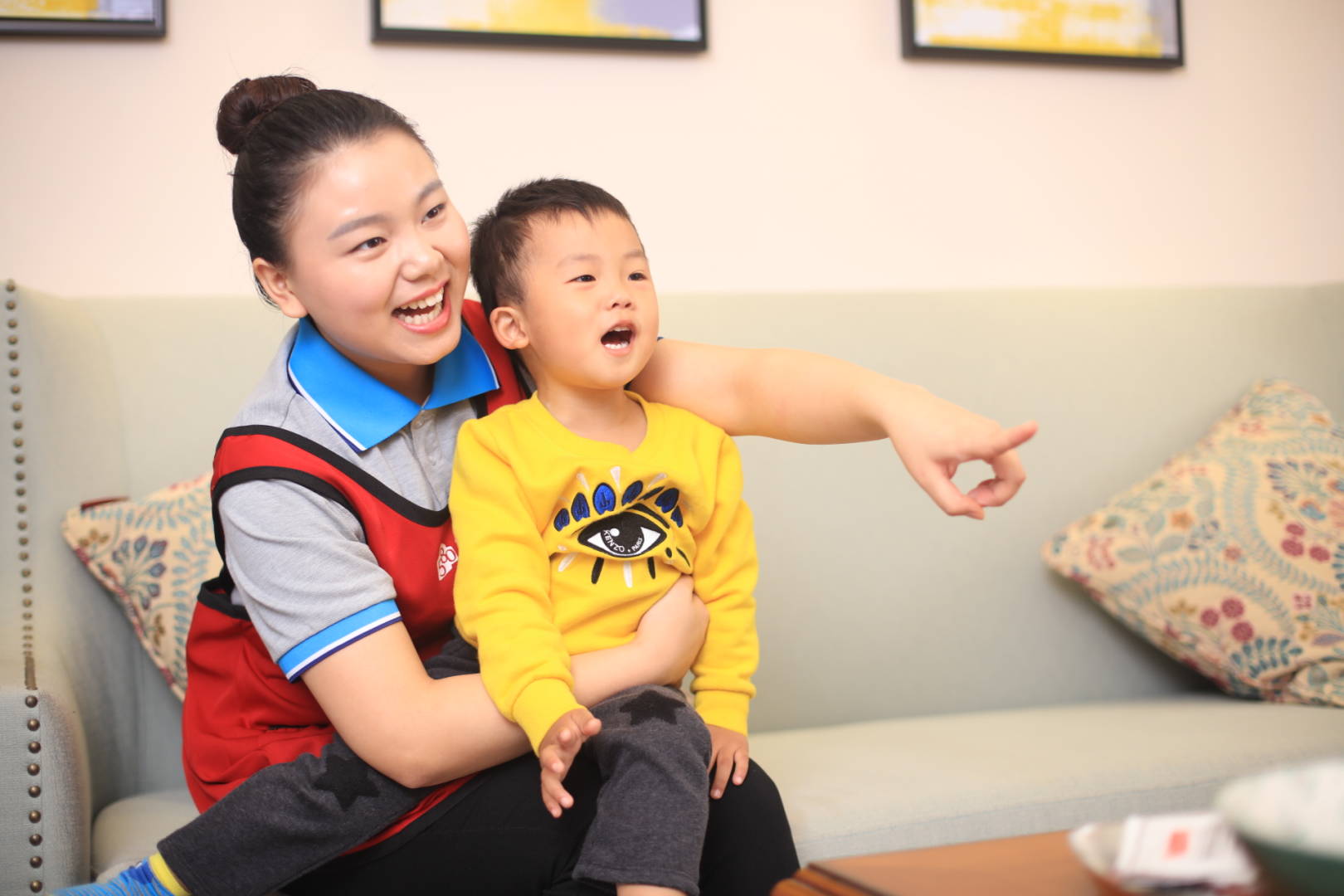 在深圳家政公司請育嬰師帶小孩要注意什么事情？
