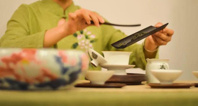 品香茗悟茶道，點(diǎn)燃生活夢(mèng)想！深圳市免費(fèi)茶藝師培訓(xùn)班等你來(lái)！