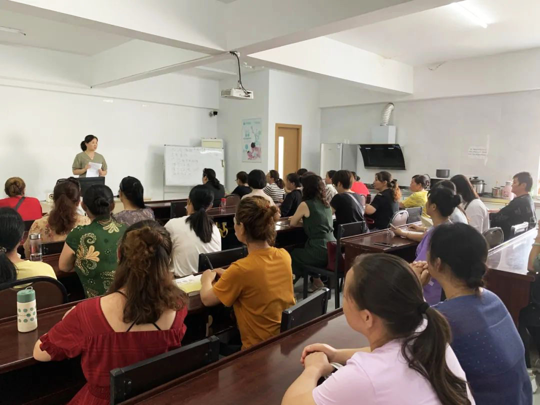 家政服務業(yè)機遇與困難并行，經(jīng)營家政公司如何解決這些難題？