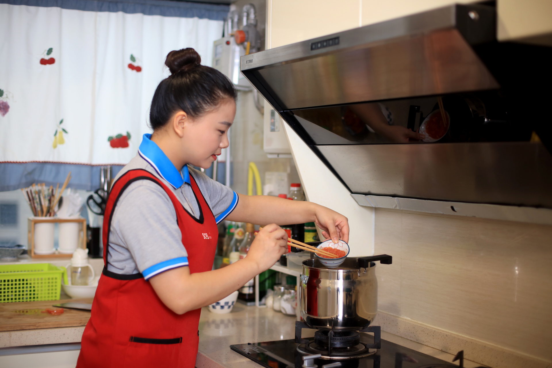 深圳育兒嫂都能干什么？育兒嫂價格多少錢一個月？
