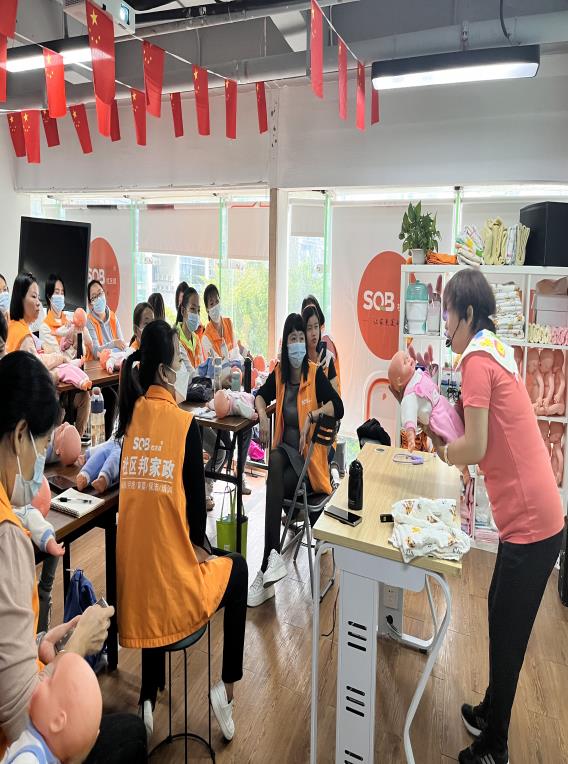 做月嫂20年存款500萬，月嫂真有那么高薪？