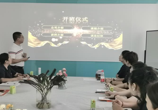 社區(qū)邦首期家政經(jīng)紀人創(chuàng)業(yè)培訓班開班典禮盛大舉行